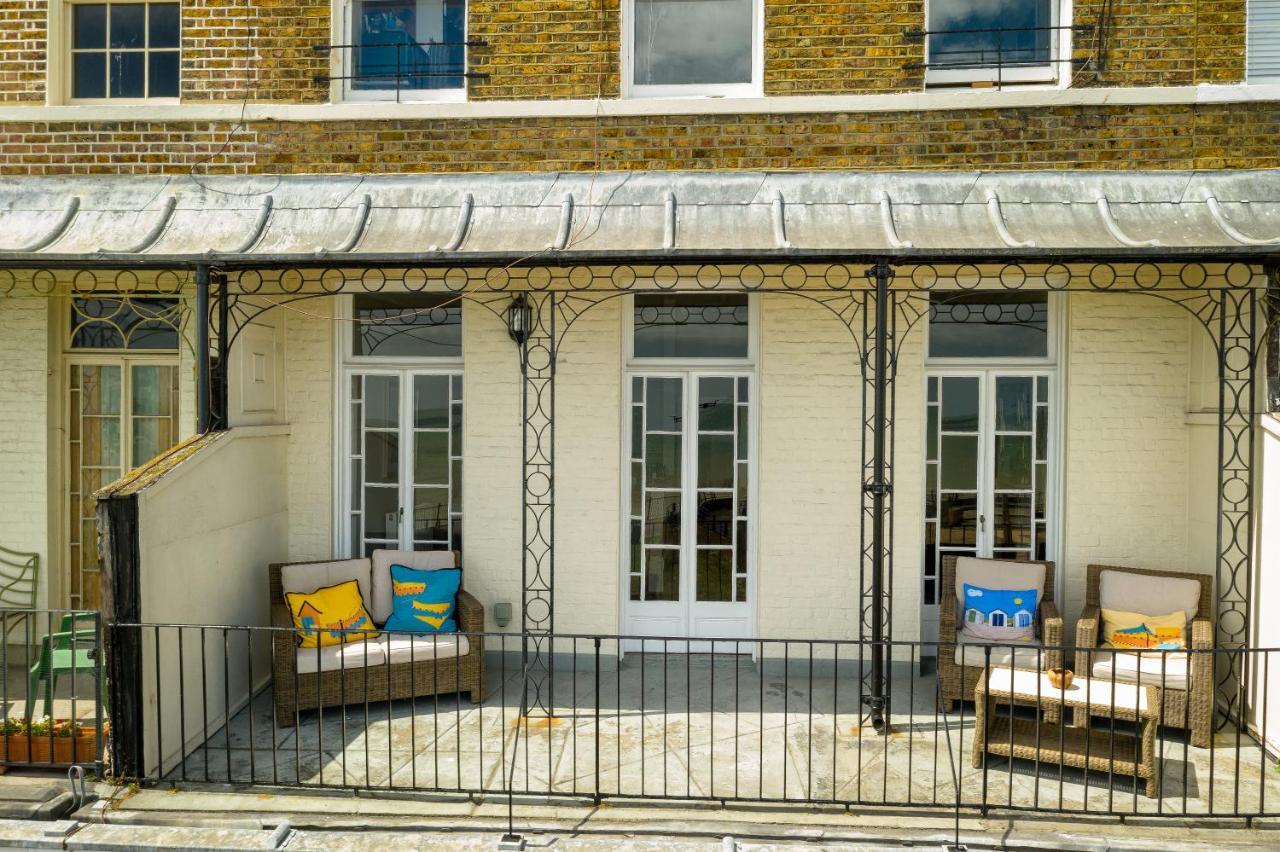 Beach View: Stunning Sea View & Balcony Apartment Ramsgate Extérieur photo