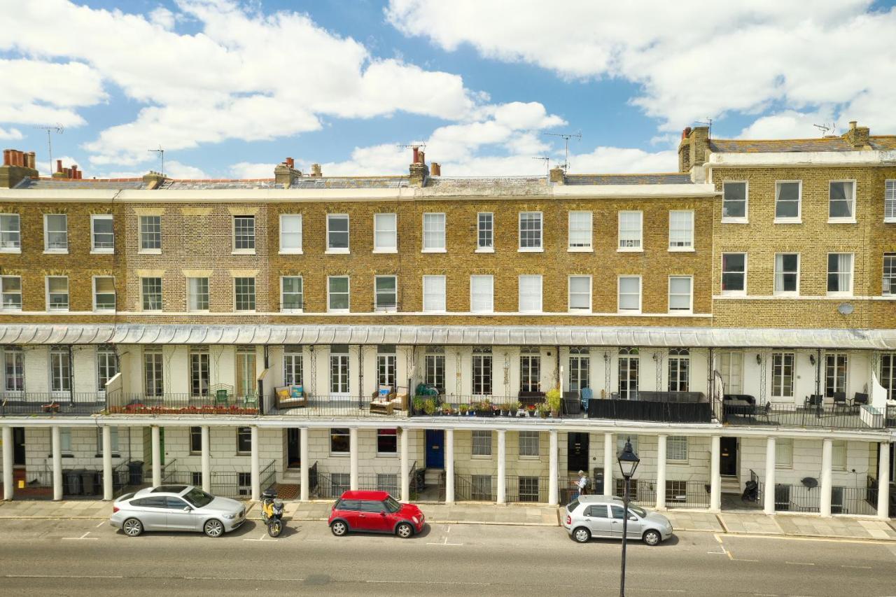 Beach View: Stunning Sea View & Balcony Apartment Ramsgate Extérieur photo