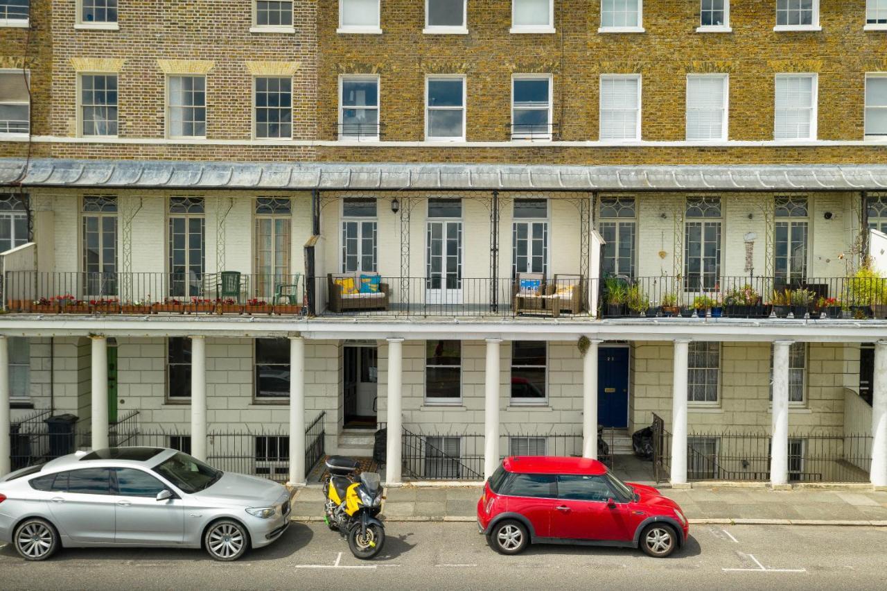 Beach View: Stunning Sea View & Balcony Apartment Ramsgate Extérieur photo